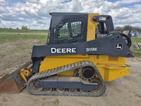 2017 John Deere 319E
